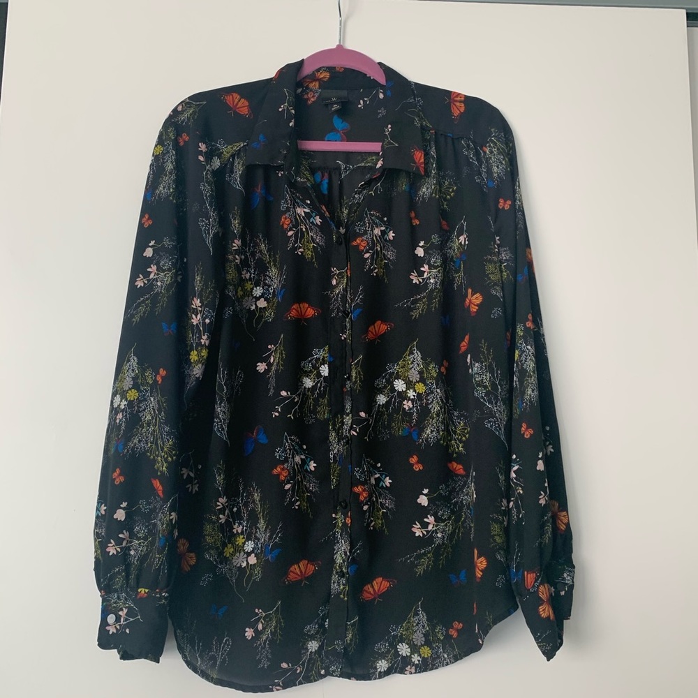 Worthington butterfly button down blouse